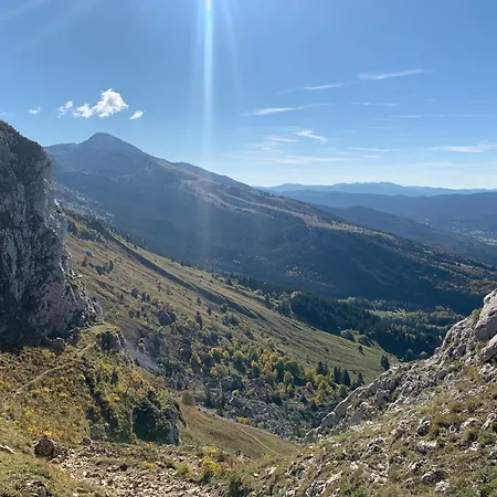 Pres Des Monts Du Matin * Saint-Hilaire-du-Rosier